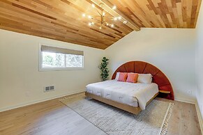 Modern Oregon Cottage w/ Hot Tub: Walk to Beach!