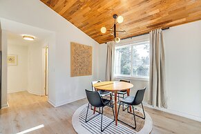 Modern Oregon Cottage w/ Hot Tub: Walk to Beach!