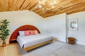 Modern Oregon Cottage w/ Hot Tub: Walk to Beach!