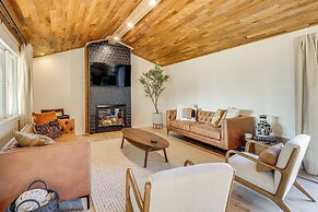 Modern Oregon Cottage w/ Hot Tub: Walk to Beach!