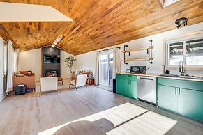 Modern Oregon Cottage w/ Hot Tub: Walk to Beach!