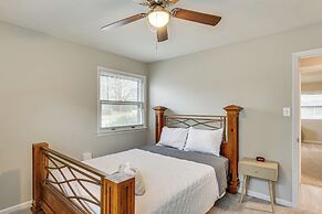 3 Mi to Dtwn Fayetteville: Home w/ Pool Table