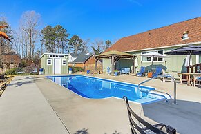 Golf Course Getaway w/ Private Pool in Chatsworth!