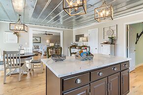 Golf Course Getaway w/ Private Pool in Chatsworth!