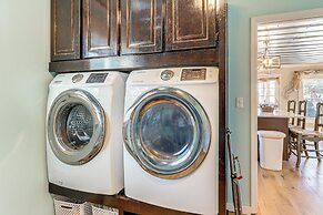 Golf Course Getaway w/ Private Pool in Chatsworth!