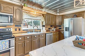 Golf Course Getaway w/ Private Pool in Chatsworth!