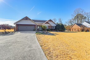 Golf Course Getaway w/ Private Pool in Chatsworth!