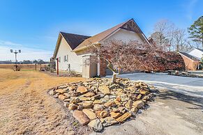 Golf Course Getaway w/ Private Pool in Chatsworth!