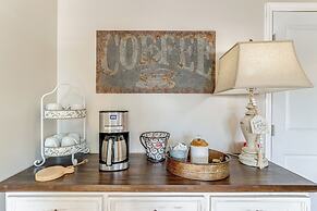 Golf Course Getaway w/ Private Pool in Chatsworth!