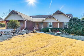 Golf Course Getaway w/ Private Pool in Chatsworth!