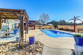 Golf Course Getaway w/ Private Pool in Chatsworth!