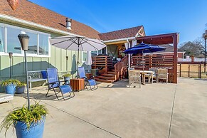 Golf Course Getaway w/ Private Pool in Chatsworth!