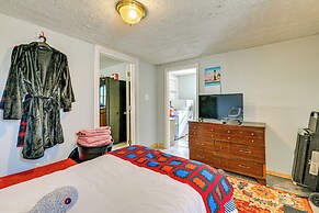 Hot Tub & Sauna: Kannapolis Bungalow