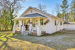 Hot Tub & Sauna: Kannapolis Bungalow