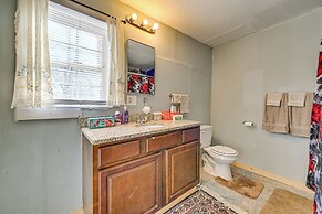 Hot Tub & Sauna: Kannapolis Bungalow