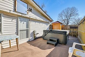 Hot Tub & Sauna: Kannapolis Bungalow