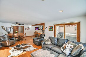 Mtn-view Patio & Hot Tub: Home in Avon