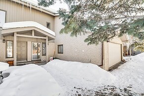 Mtn-view Patio & Hot Tub: Home in Avon