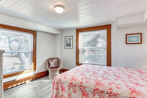 Beachfront Home 1 Mi to Lighthouse on Oak Island