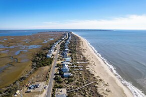 Beachfront Home 1 Mi to Lighthouse on Oak Island
