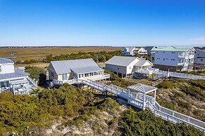 Beachfront Home 1 Mi to Lighthouse on Oak Island