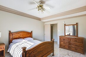 2 Mi to Houston Funplex: Home w/ Private Yard!