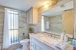 2 Mi to Houston Funplex: Home w/ Private Yard!