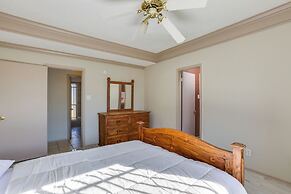 2 Mi to Houston Funplex: Home w/ Private Yard!