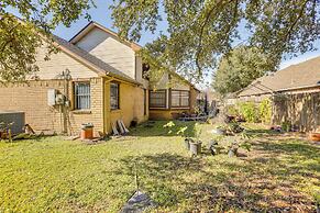 2 Mi to Houston Funplex: Home w/ Private Yard!