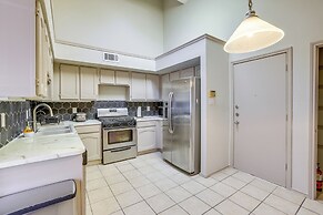 2 Mi to Houston Funplex: Home w/ Private Yard!