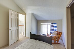 2 Mi to Houston Funplex: Home w/ Private Yard!