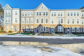Balcony & Pool Access: Modern Gainesville Home