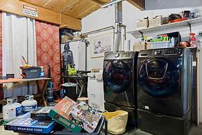 Mountain Majesty With AC BBQ Parking