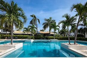 Blue Bay s Tropical Escape