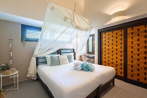 Blue Bay s Tropical Escape