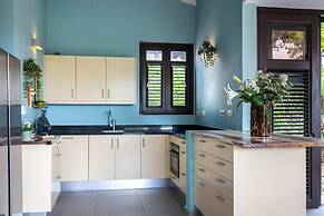 Blue Bay s Tropical Escape