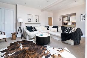 Rosemount X3 Bed Townehouse With Hot Tub