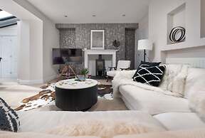 Rosemount X3 Bed Townehouse With Hot Tub