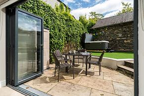 Rosemount X3 Bed Townehouse With Hot Tub