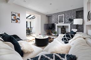 Rosemount X3 Bed Townehouse With Hot Tub