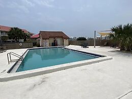 Bienvenue 1 Bedroom Condo