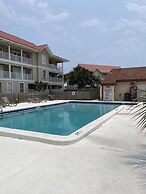 Bienvenue 1 Bedroom Condo