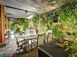 Buddha House 3BR 2BA Home -lush Backyard