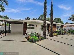 Buddha House 3BR 2BA Home -lush Backyard