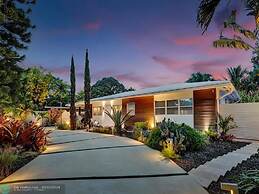 Buddha House 3BR 2BA Home -lush Backyard