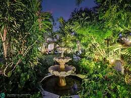 Buddha House 3BR 2BA Home -lush Backyard