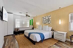 Buddha House 3BR 2BA Home -lush Backyard