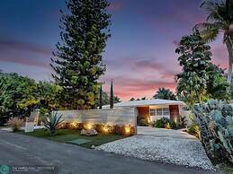 Buddha House 3BR 2BA Home -lush Backyard