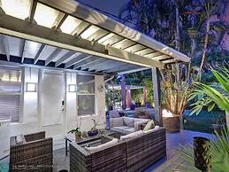 Buddha House 3BR 2BA Home -lush Backyard