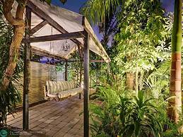 Buddha House 3BR 2BA Home -lush Backyard